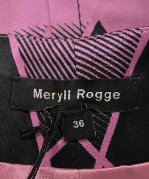 Meryll Rogge กระโปรงสั้น
