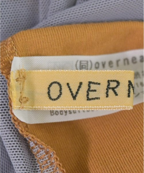 OVERNEATH เสื้อยืด/เสื้อท็อปส์