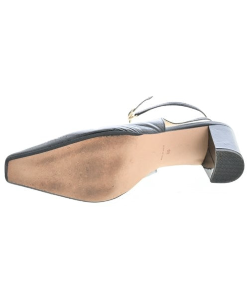 2.718 รองเท้าส้นสูง