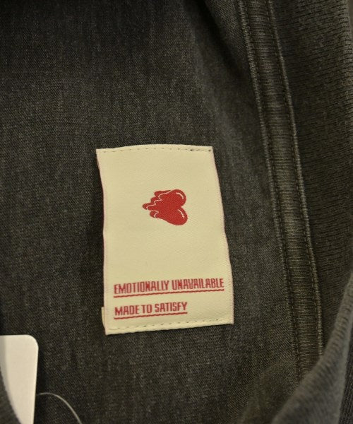 EMOTIONALLY UNAVAILABLE เสื้อยืด/เสื้อท็อปส์