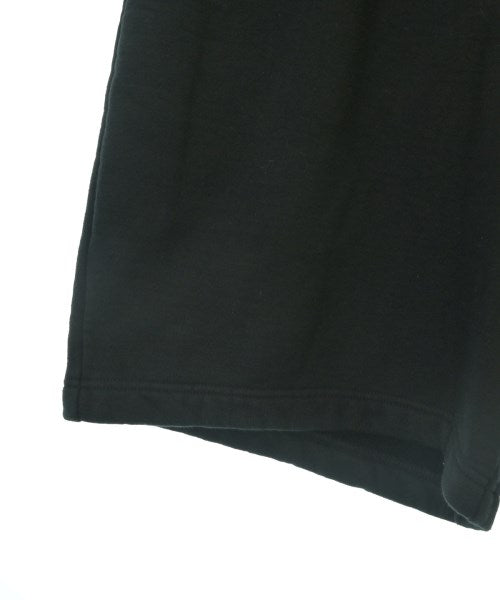 EMOTIONALLY UNAVAILABLE กางเกงขาสั้น