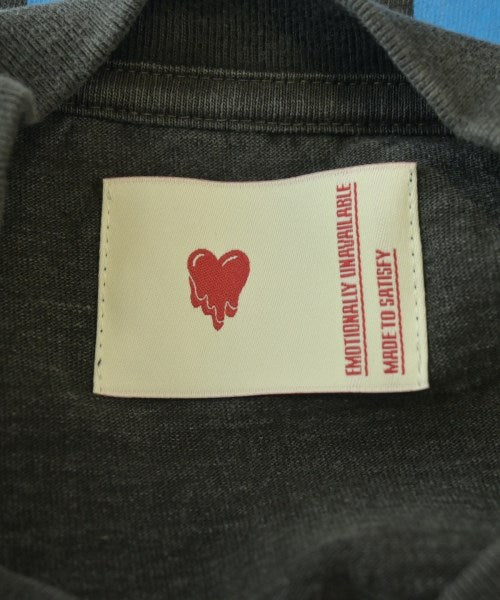 EMOTIONALLY UNAVAILABLE เสื้อยืด/เสื้อท็อปส์