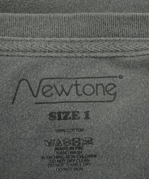 NEWTONE เสื้อยืด/เสื้อท็อปส์