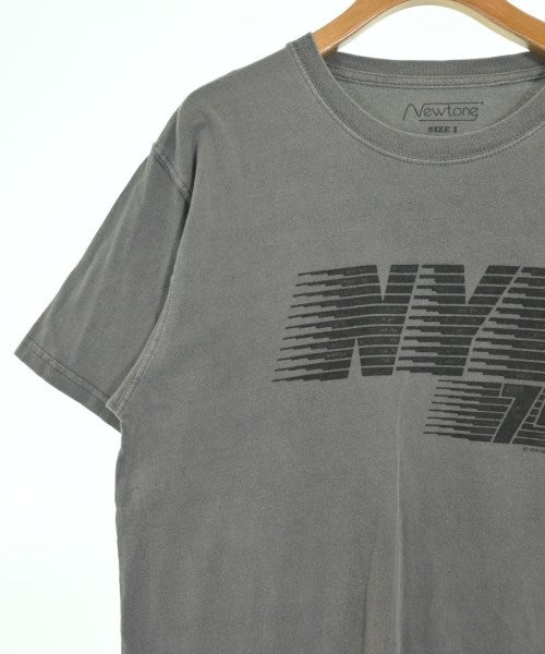 NEWTONE เสื้อยืด/เสื้อท็อปส์