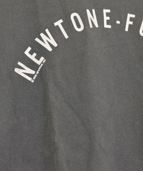 NEWTONE เสื้อยืด/เสื้อท็อปส์