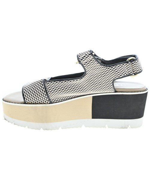 momon. รองเท้าแตะ