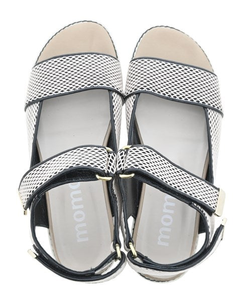 momon. รองเท้าแตะ