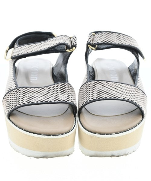 momon. รองเท้าแตะ