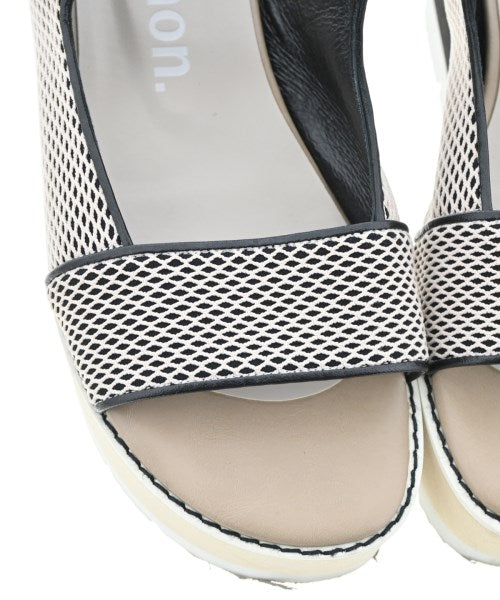 momon. รองเท้าแตะ