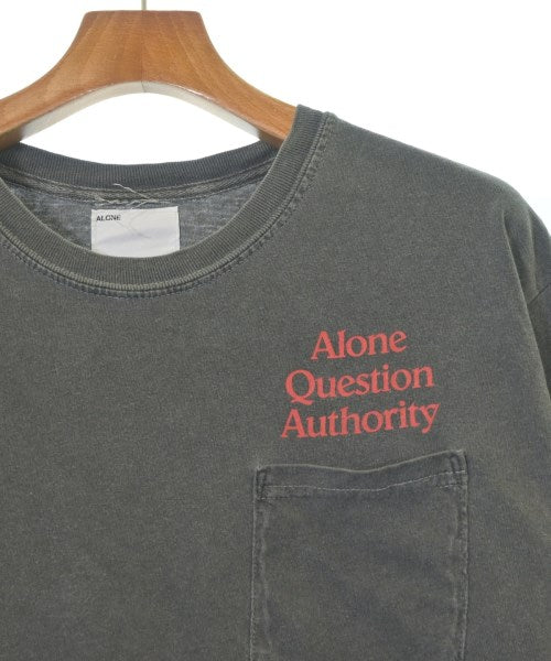 ALONE เสื้อยืด/เสื้อท็อปส์