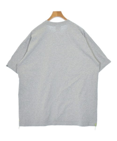 BROCHURE เสื้อยืด/เสื้อท็อปส์