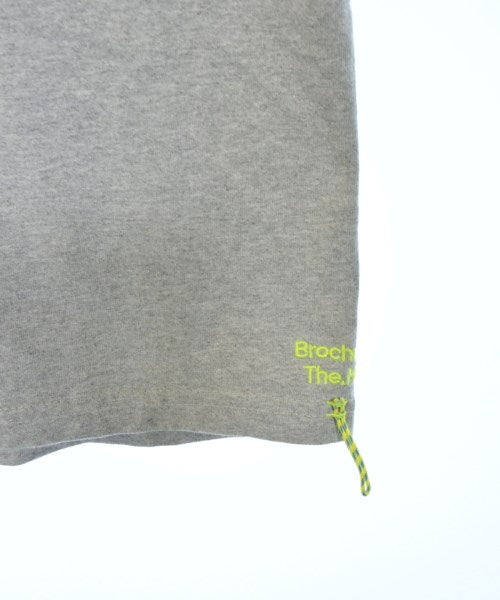 BROCHURE เสื้อยืด/เสื้อท็อปส์