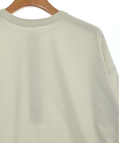 UNFILO เสื้อยืด/เสื้อท็อปส์
