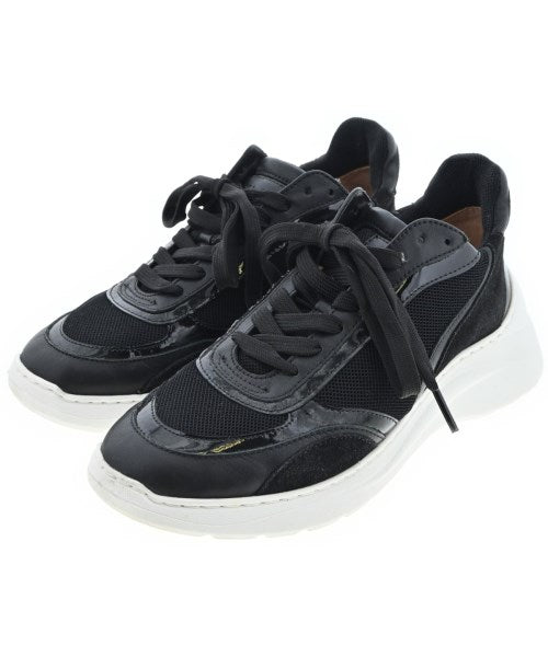 UNISA รองเท้าผ้าใบ