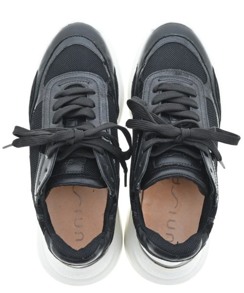 UNISA รองเท้าผ้าใบ