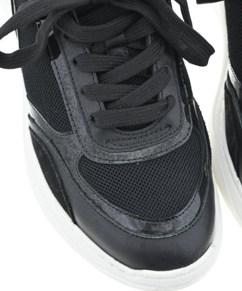 UNISA รองเท้าผ้าใบ