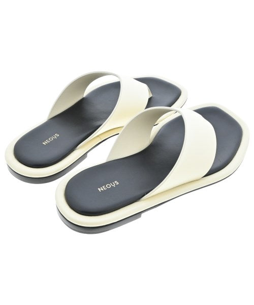 Neous รองเท้าแตะ