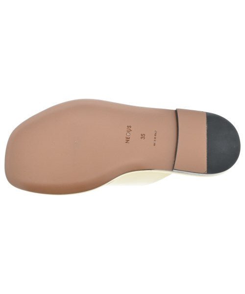 Neous รองเท้าแตะ