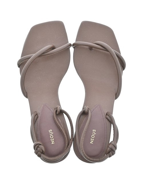 Neous รองเท้าแตะ