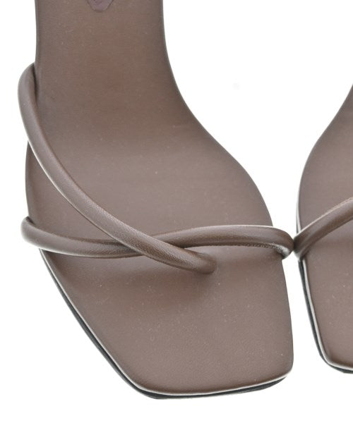 Neous รองเท้าแตะ