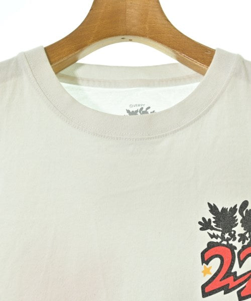 VERDY เสื้อยืด/เสื้อท็อปส์