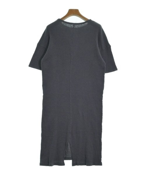 me ชุดเดรส