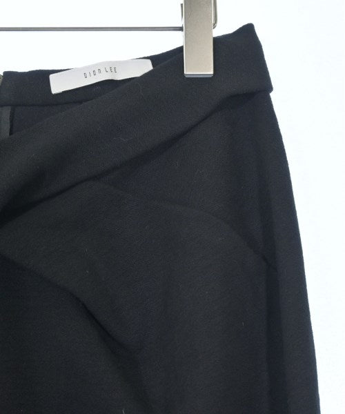 DION LEE กระโปรงยาวถึงเข่า