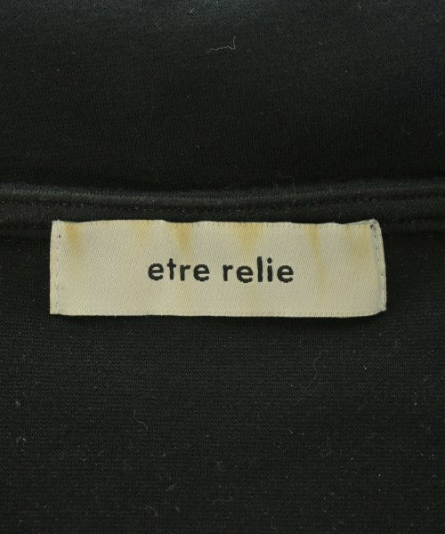 etre relie เสื้อยืด/เสื้อท็อปส์