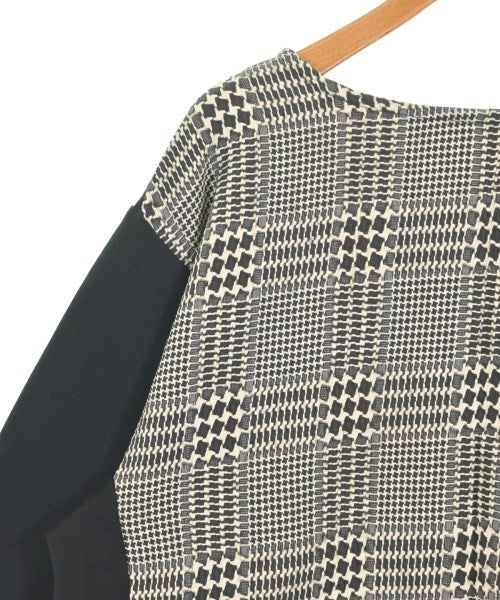etre relie เสื้อยืด/เสื้อท็อปส์