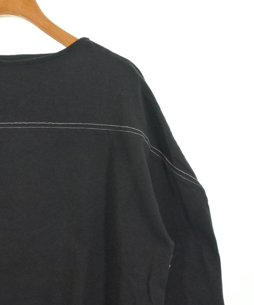 etre relie เสื้อยืด/เสื้อท็อปส์