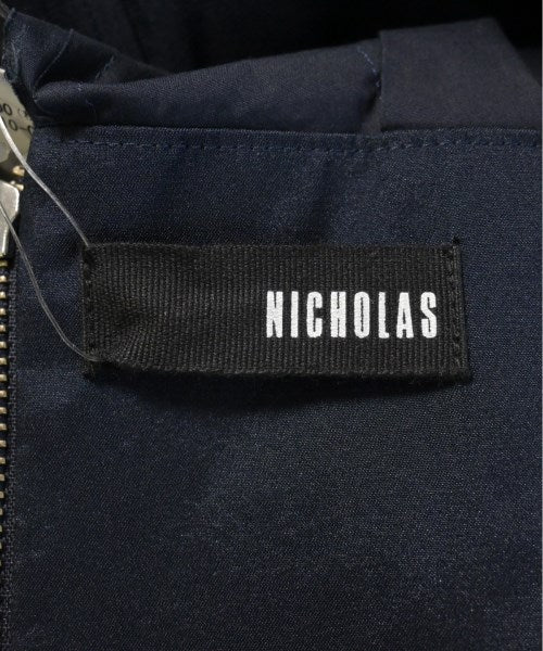 NICHOLAS กระโปรงยาวถึงเข่า