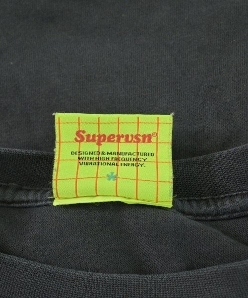 SUPERVSN STUDIOS เสื้อยืด/เสื้อท็อปส์