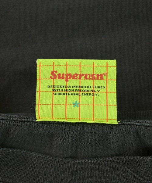 SUPERVSN STUDIOS เสื้อยืด/เสื้อท็อปส์