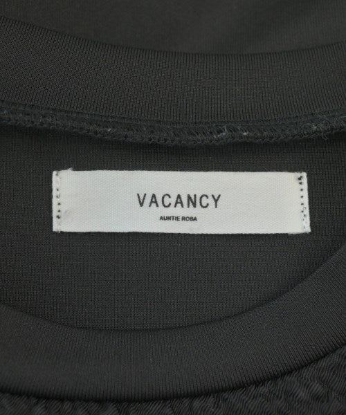 VACANCY AUNTIE ROSA เสื้อยืด/เสื้อท็อปส์