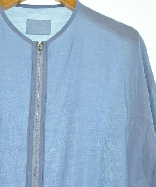 one of the green แจ็คเก็ตเบลาส์ อื่น