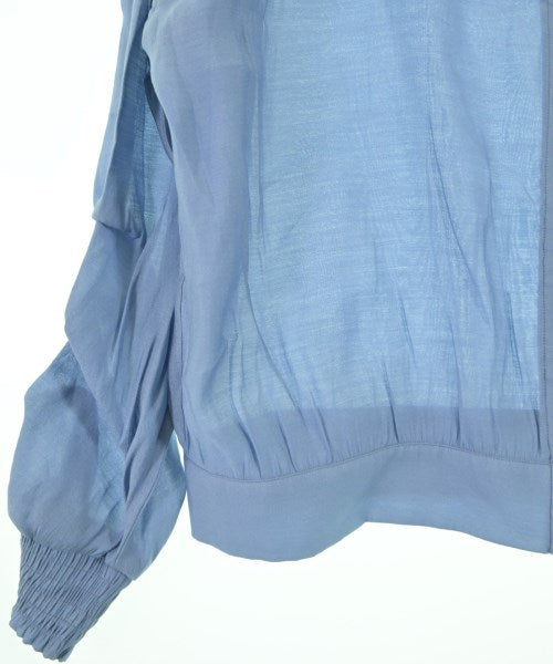 one of the green แจ็คเก็ตเบลาส์ อื่น