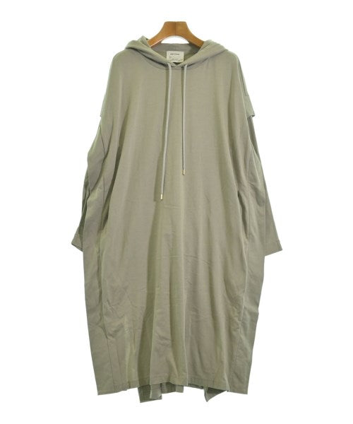 ASYVAD. ชุดเดรส