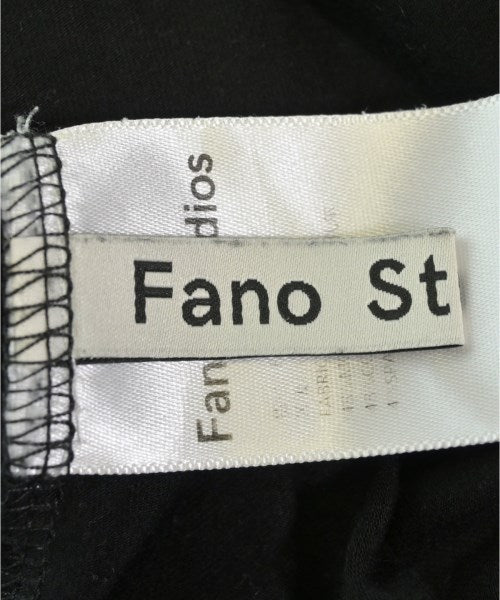 Fano Studios เสื้อยืด/เสื้อท็อปส์