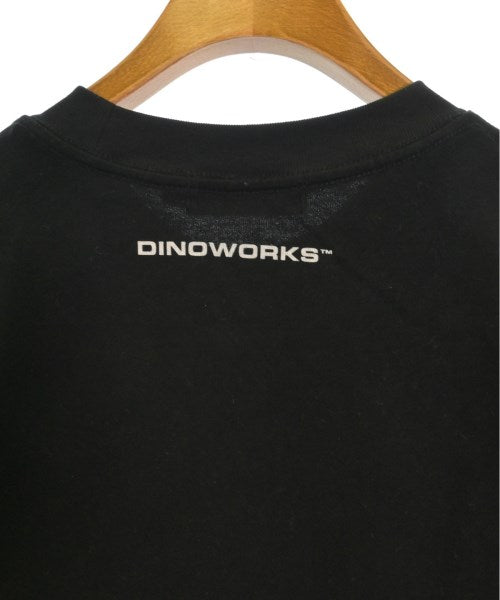 Dinoworks เสื้อยืด/เสื้อท็อปส์