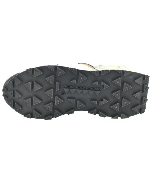 RUN OF รองเท้าผ้าใบ