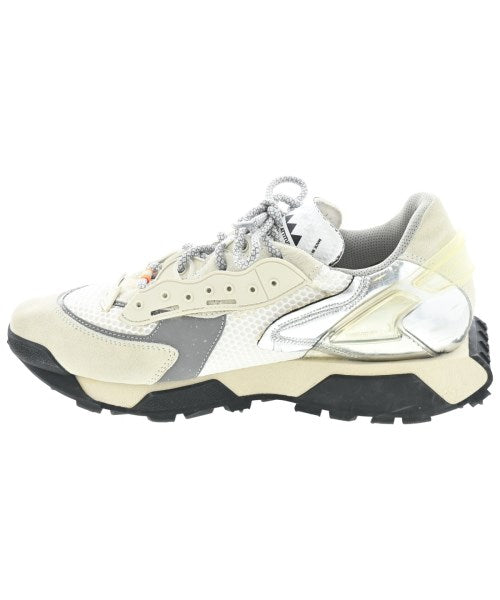 RUN OF รองเท้าผ้าใบ