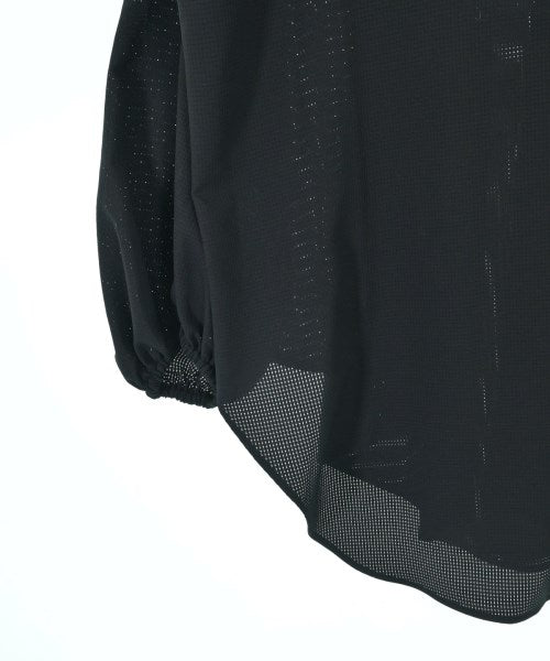 LIFiLL เสื้อยืด/เสื้อท็อปส์