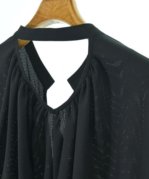 LIFiLL เสื้อยืด/เสื้อท็อปส์