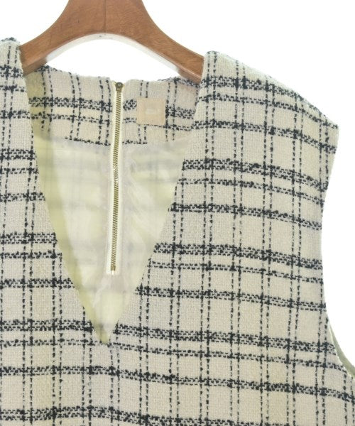 THREE SQUARE เสื้อกั๊ก