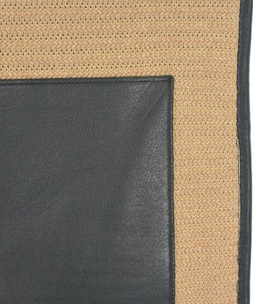 THREE SQUARE กระเป๋าถือขนาดใหญ่