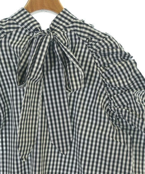 THREE SQUARE เสื้อสตรี