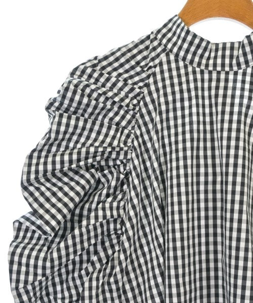THREE SQUARE เสื้อสตรี