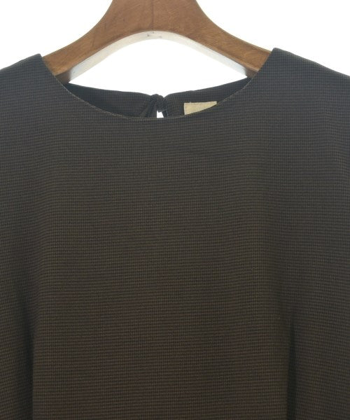 THREE SQUARE เสื้อสตรี