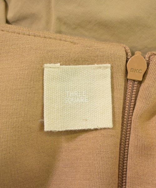 THREE SQUARE เสื้อสตรี
