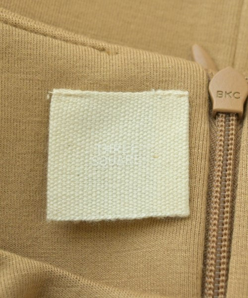 THREE SQUARE เสื้อสตรี